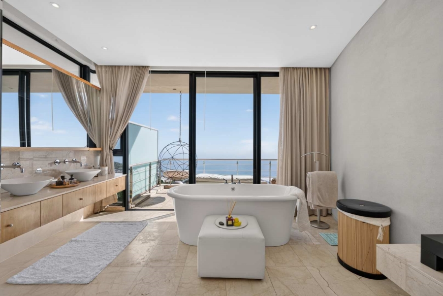8 Bedroom Property for Sale in Bantry Bay Western Cape